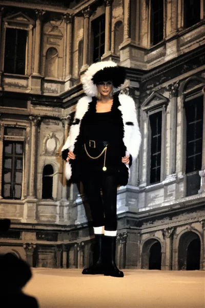 Look 18